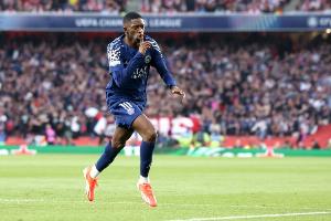 亚博-巴黎圣日耳曼官方：登贝莱的伤情正在向有利的方向发展