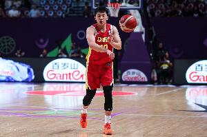 亚博官网-未来可期！王俊杰12中4贡献9分4板 次节连续得分率队扩大领先