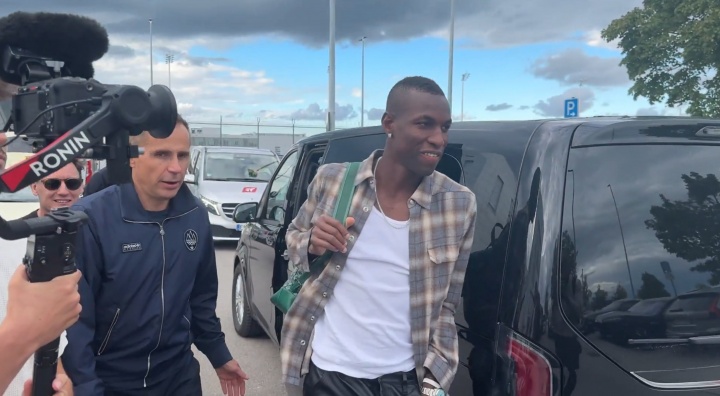 亚博体育-来都来了！记者：杰克逊和随行人员仍在慕尼黑，他只想去拜仁