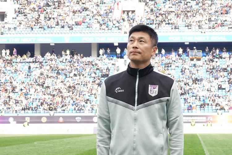 亚博-博主：大连英博惨败河南队后今日暂停休假，下午在基地继续训练