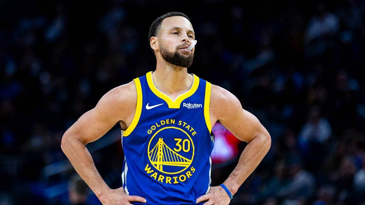 亚博体育-库里荣登NBA球衣销量榜首，力压詹姆斯、文班亚马、东契奇等球星