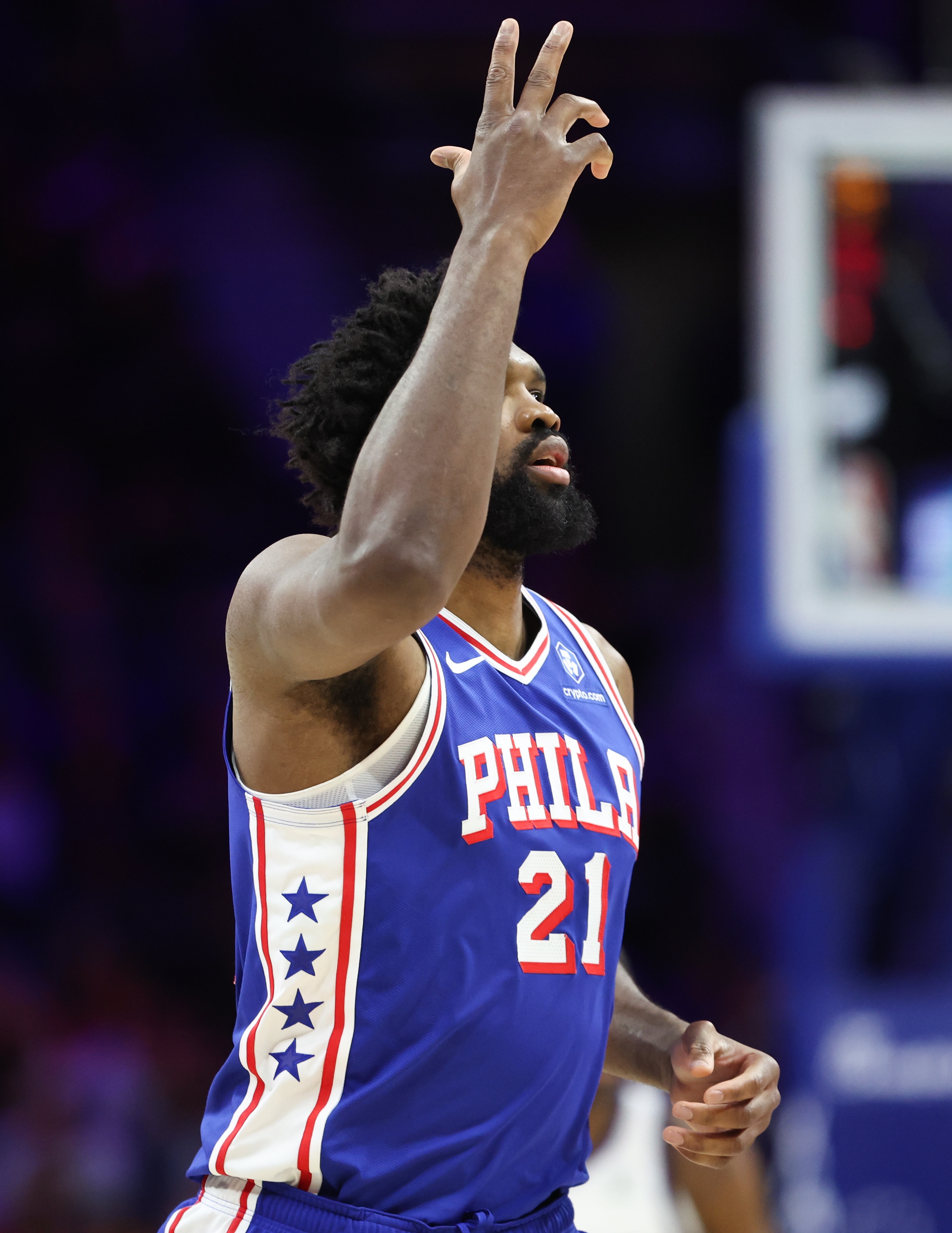 亚博-恩比德复出后的两场场均32分6板4.5助1.5帽 投篮55.6% 三分66.7%